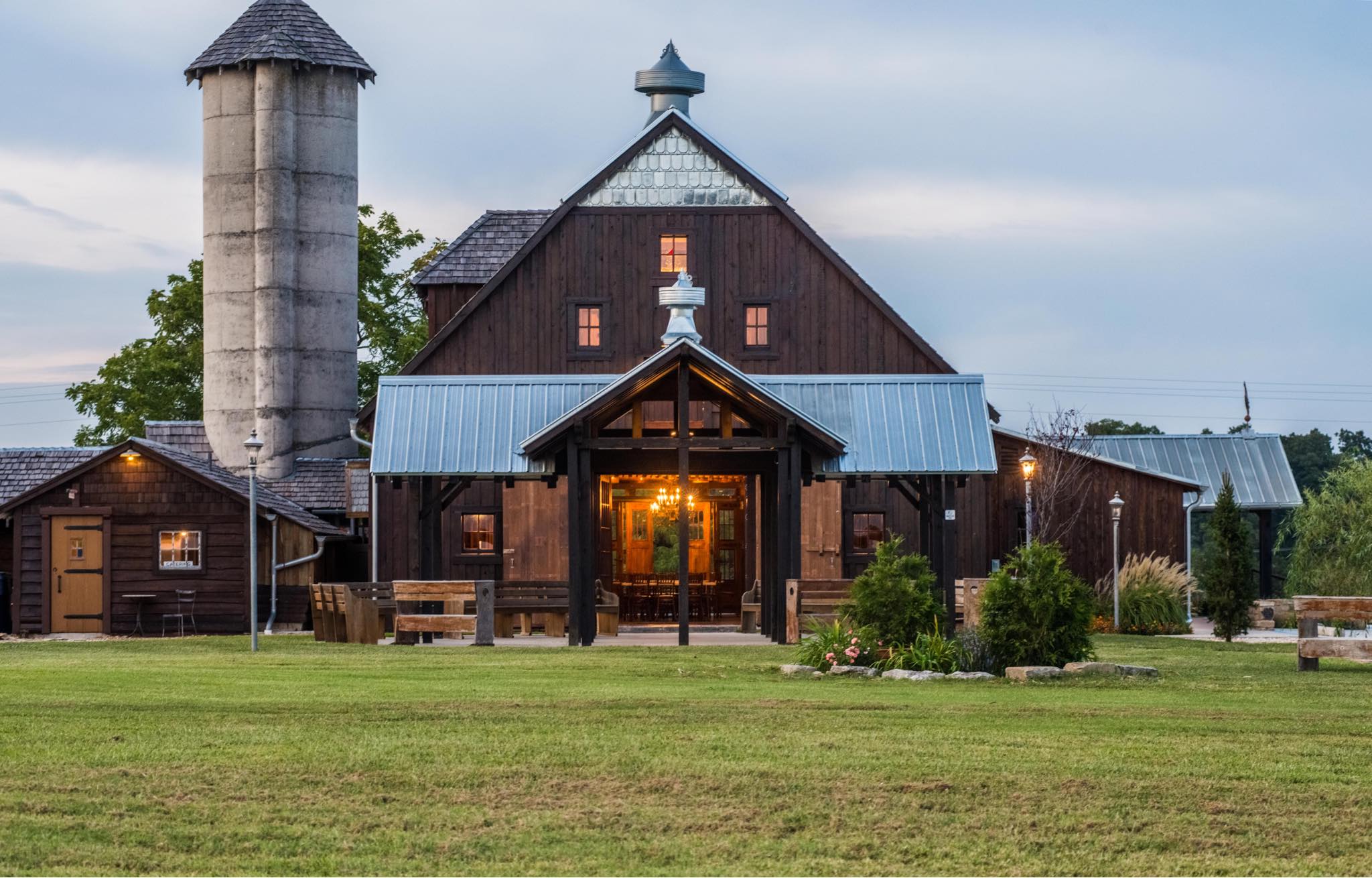 Amazing Wedding Venues Near Springfield Mo of the decade Check it out now 